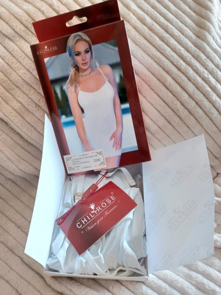 Robe courte blanche ou noire taille L 