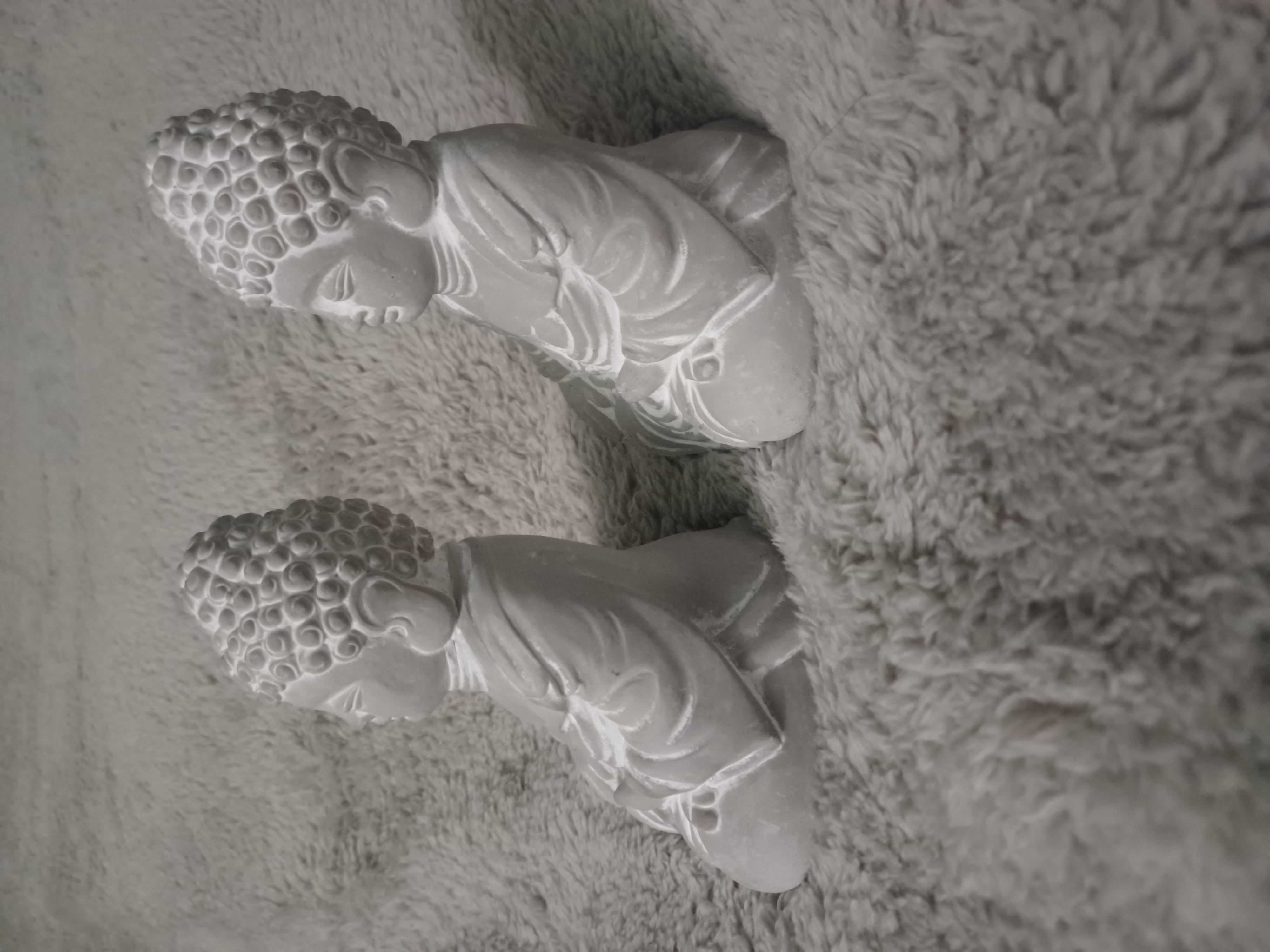 lot de deux Statues Bouddha en plâtre 