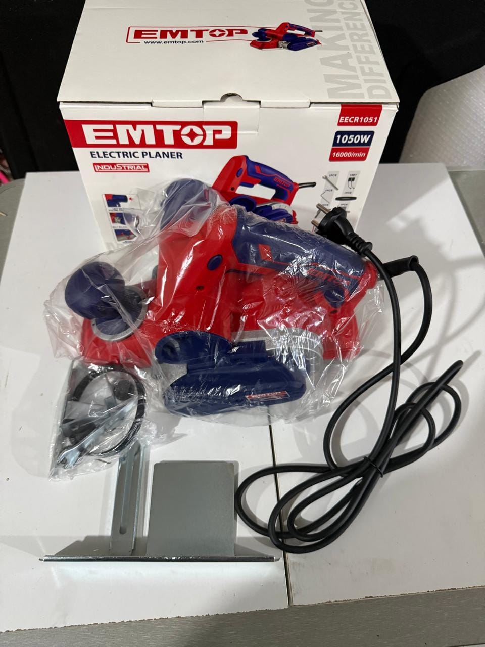 Raboteuse électrique EMTOP 1050W