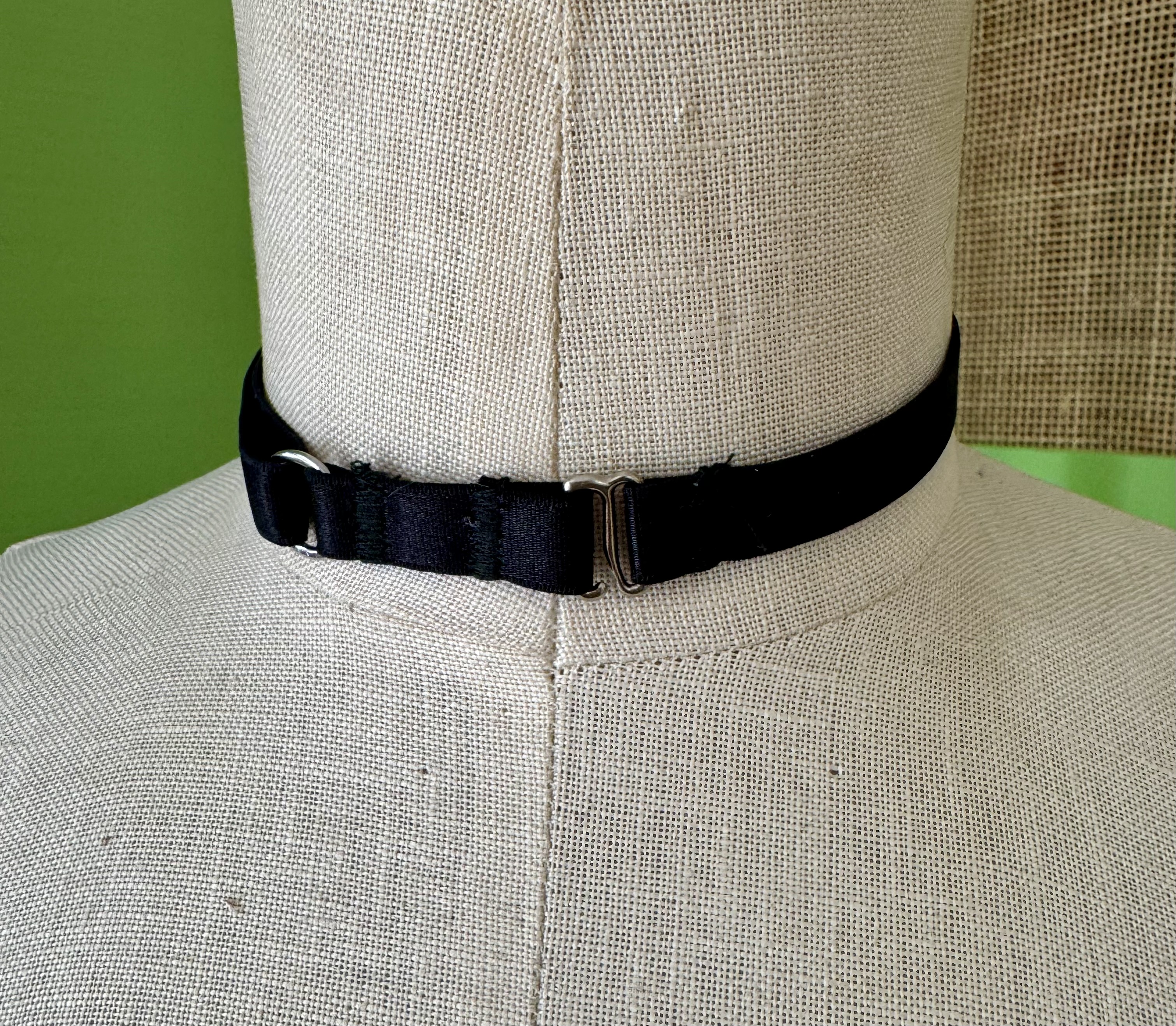 Rhinestone Heart Choker