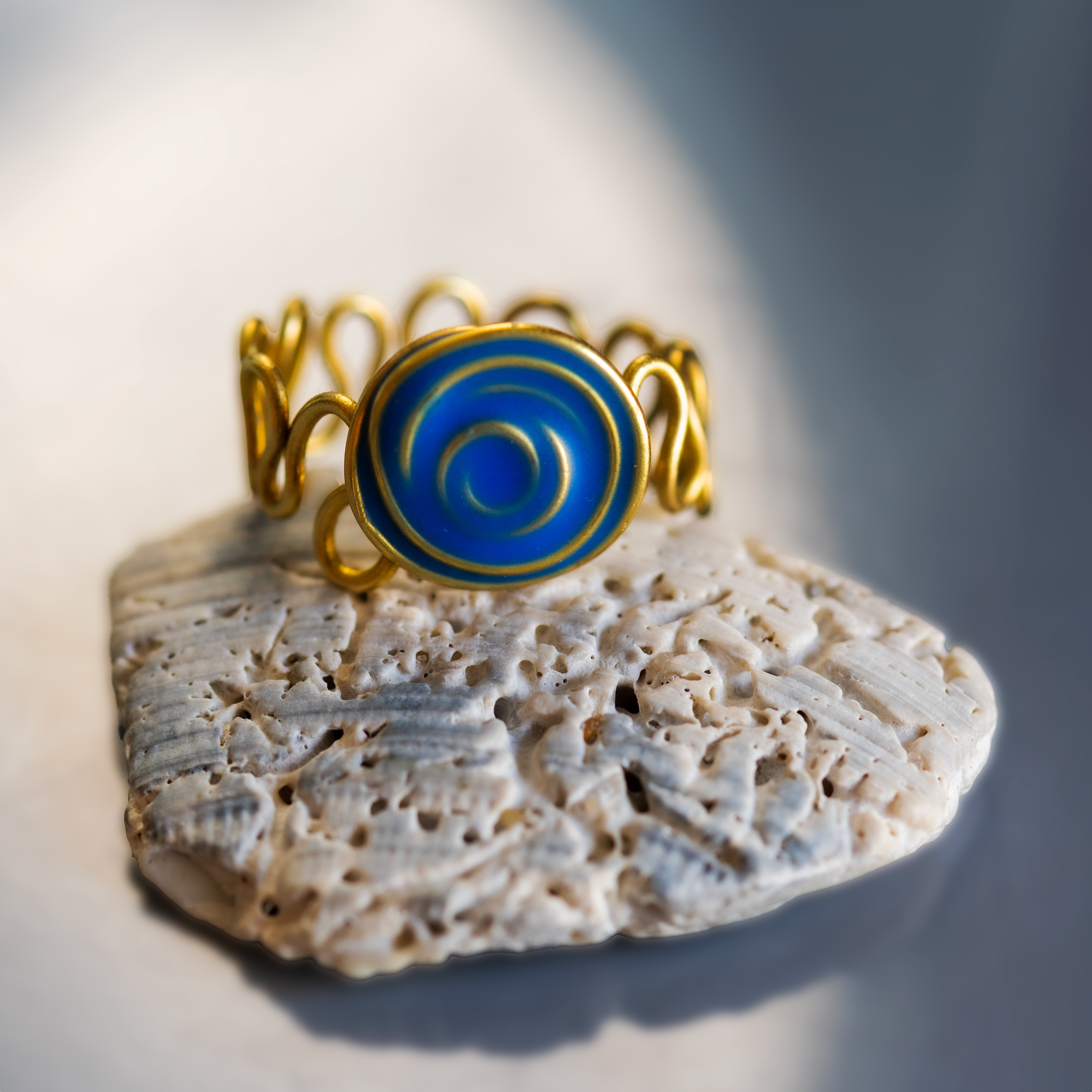 Blue Swirl Gold Ring