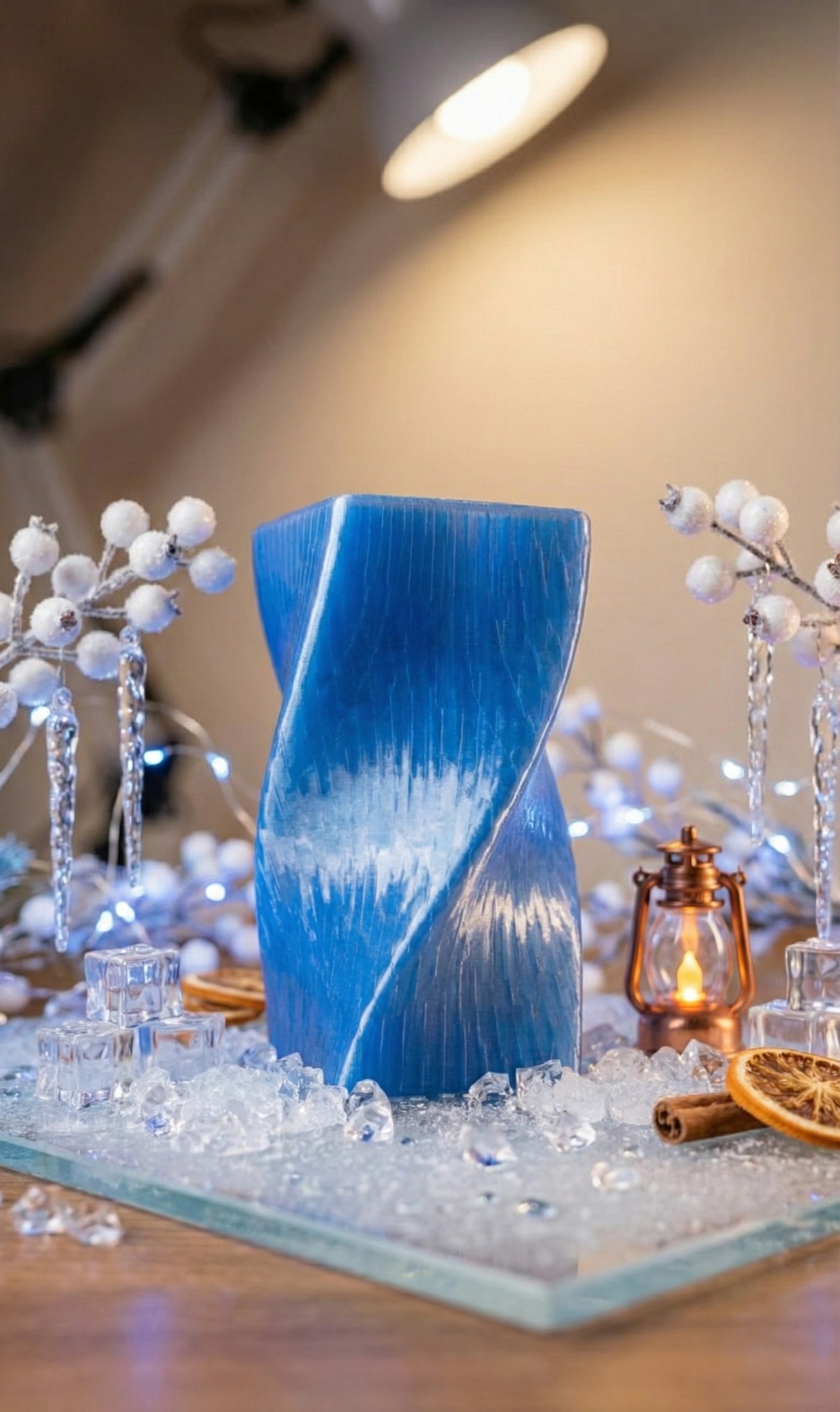 Vaza moderna albastru translucent