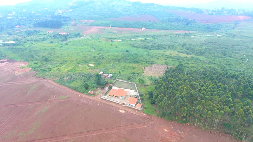 Spacious Plot of Land with Farmhouse