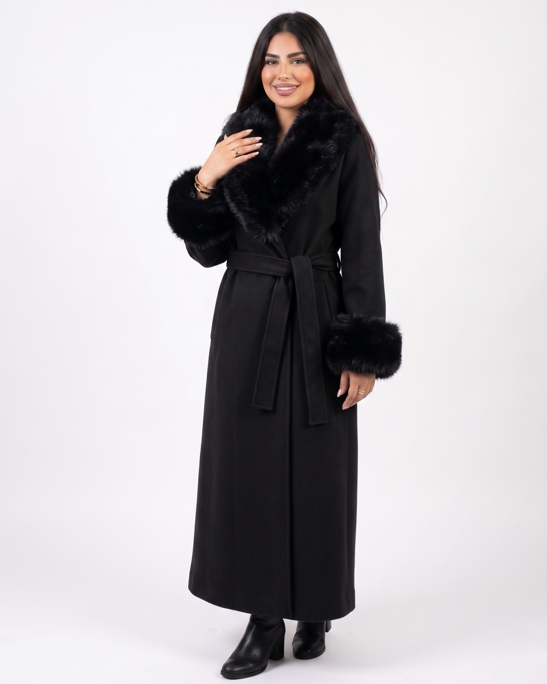 مانطو "الجوهرة" بالفرو الملكي – قمة الفخامة والتدفئة