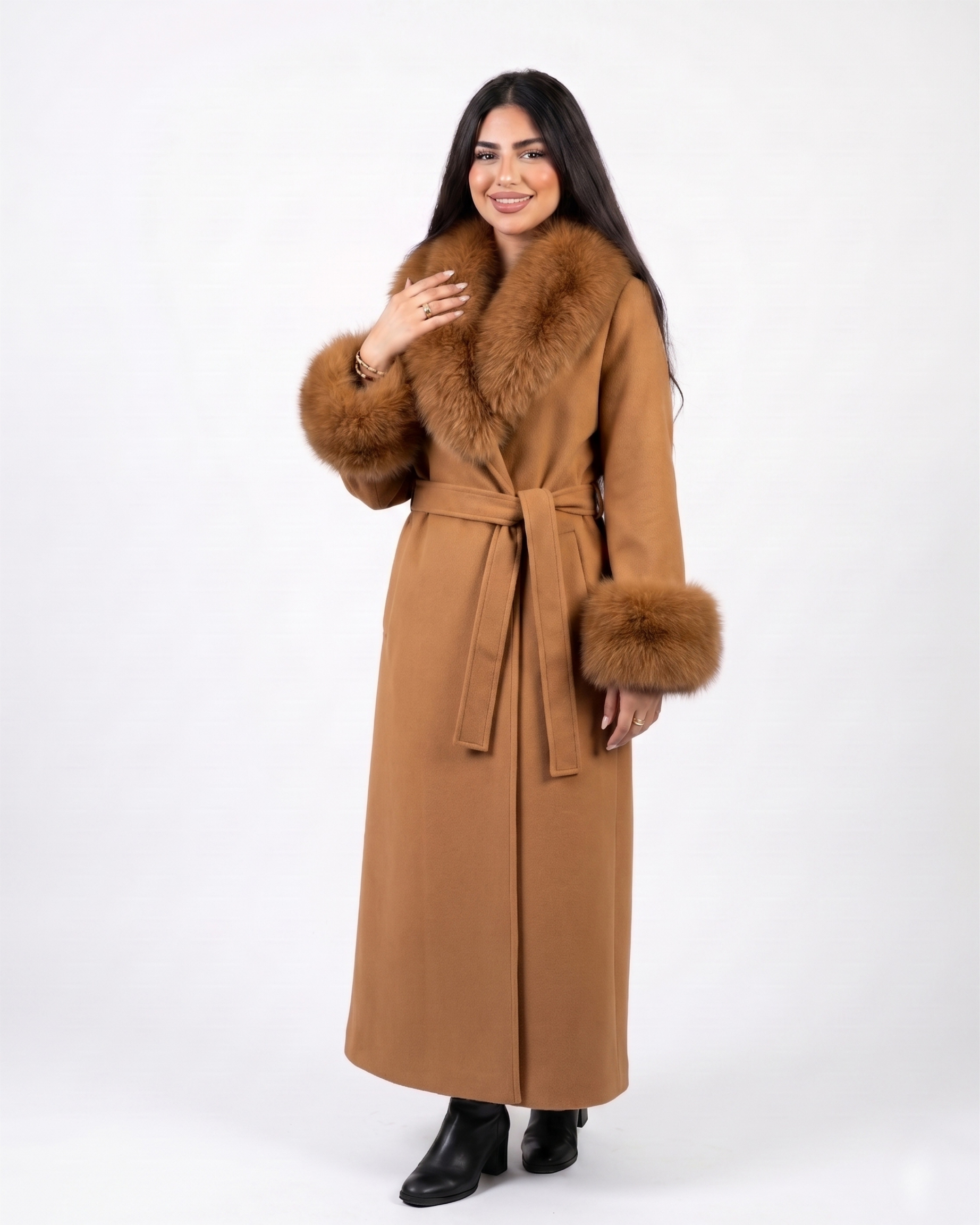 مانطو "الجوهرة" بالفرو الملكي – قمة الفخامة والتدفئة