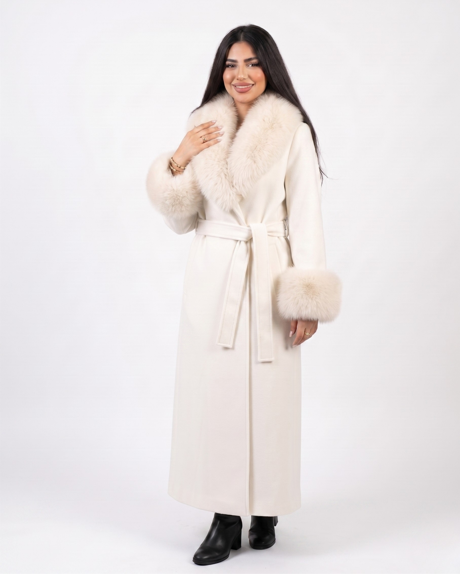 مانطو "الجوهرة" بالفرو الملكي – قمة الفخامة والتدفئة