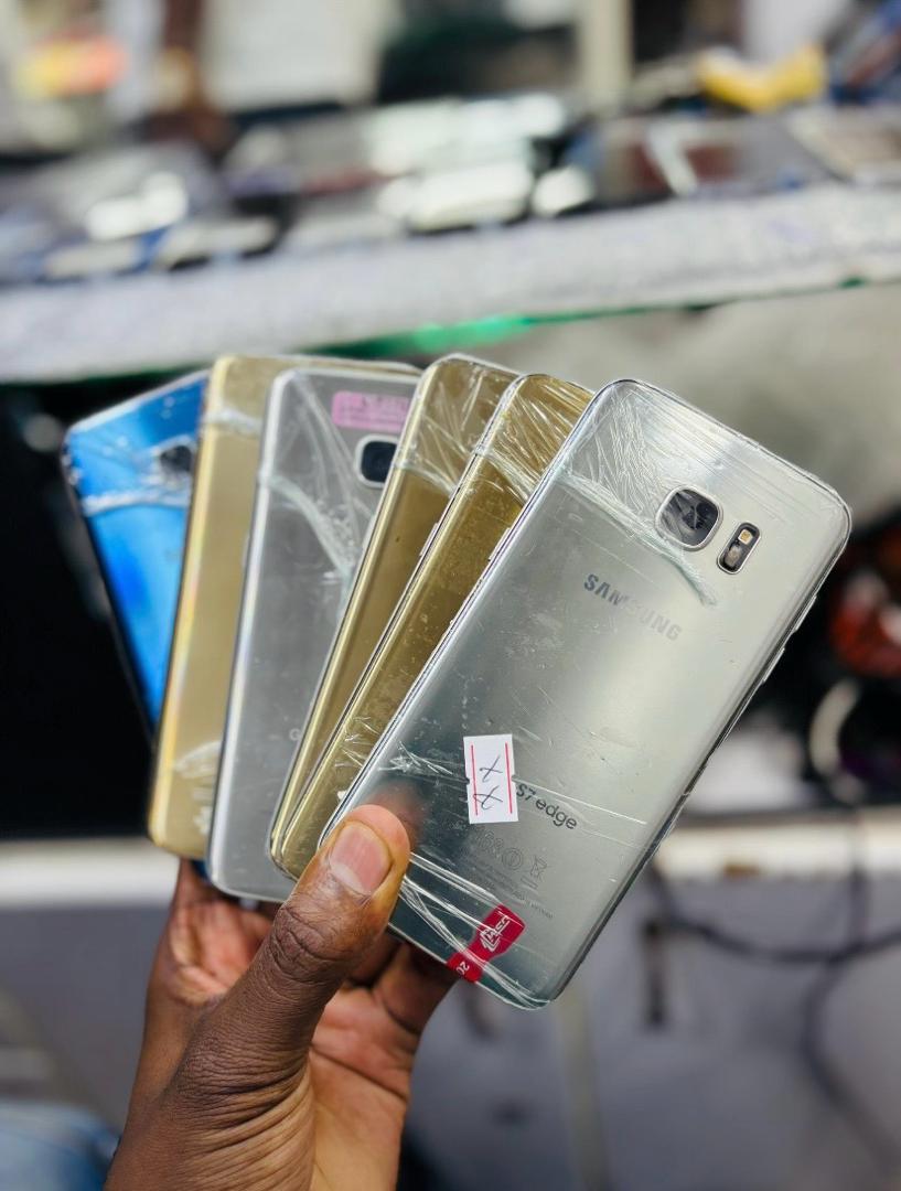 Samsung Galaxy S7 Edge smartphones