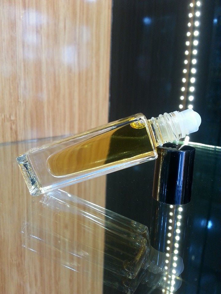 Perfume oil bottle