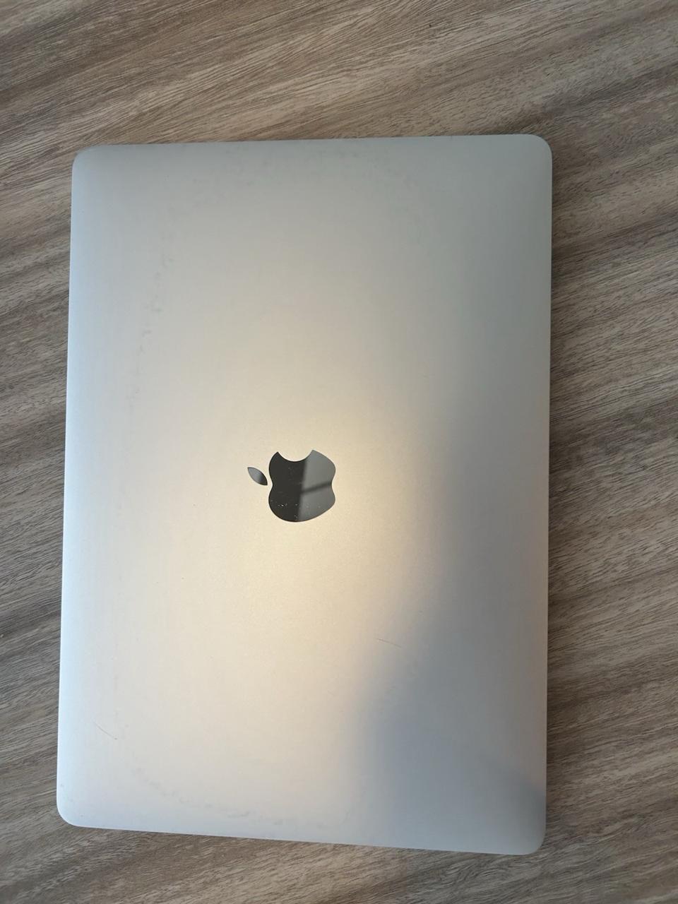 Apple MacBook Laptop