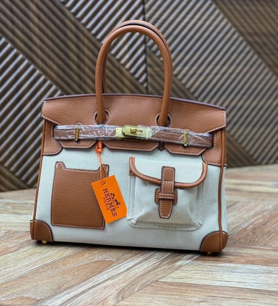 Elegant leather handbag