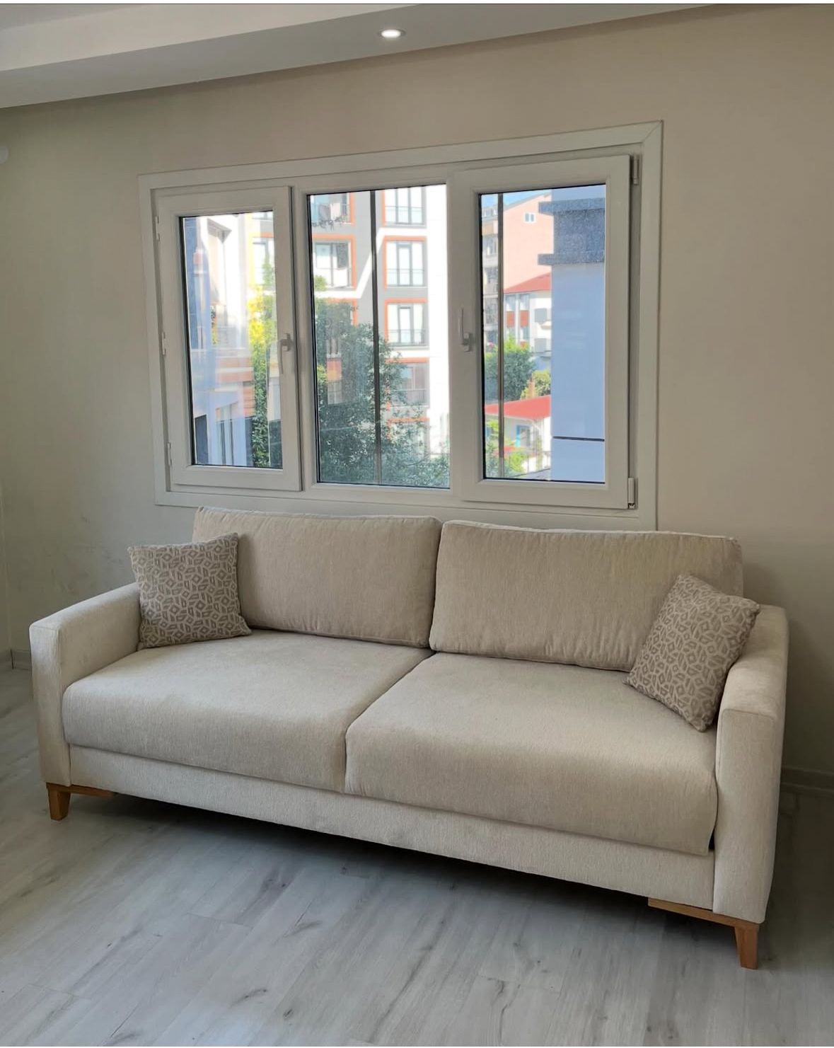 Krem Renkli Üçlü Kanepe