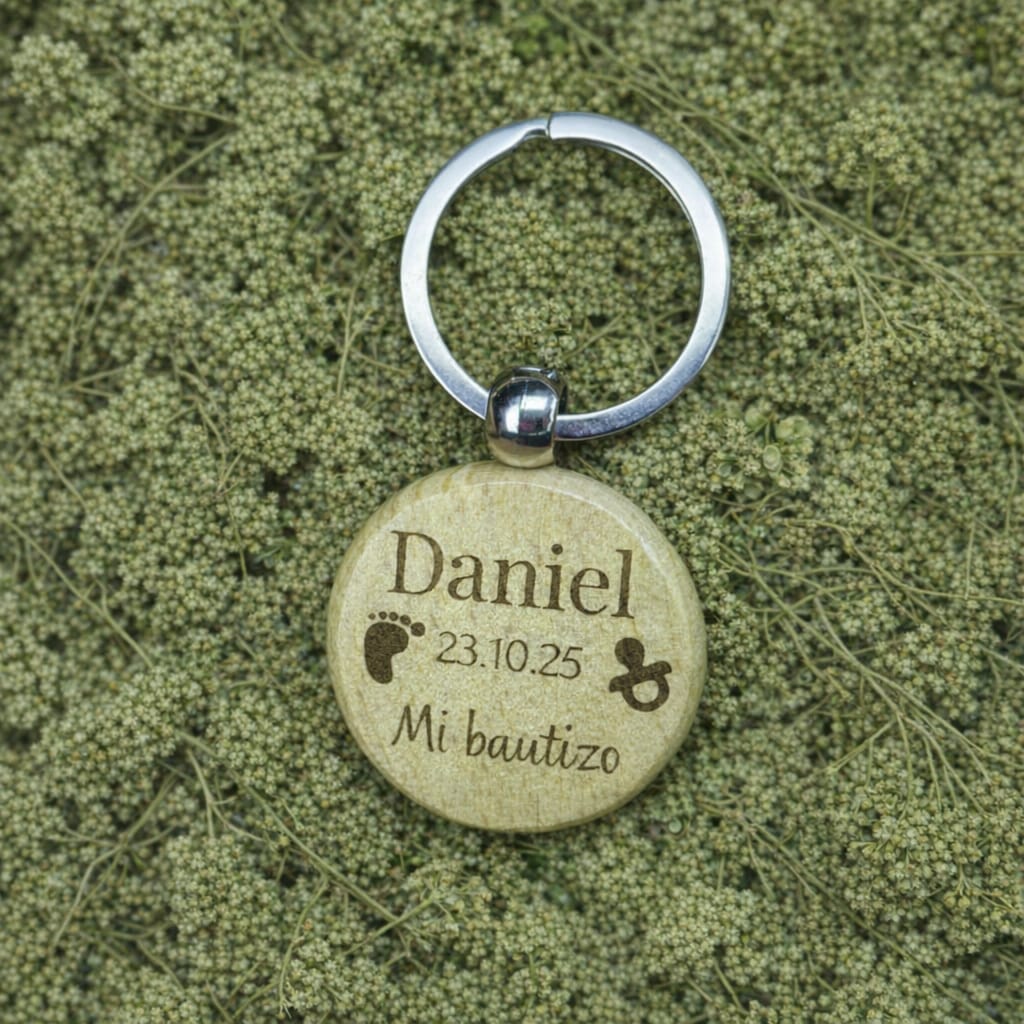 Llaveros personalizados en madera para bautizos