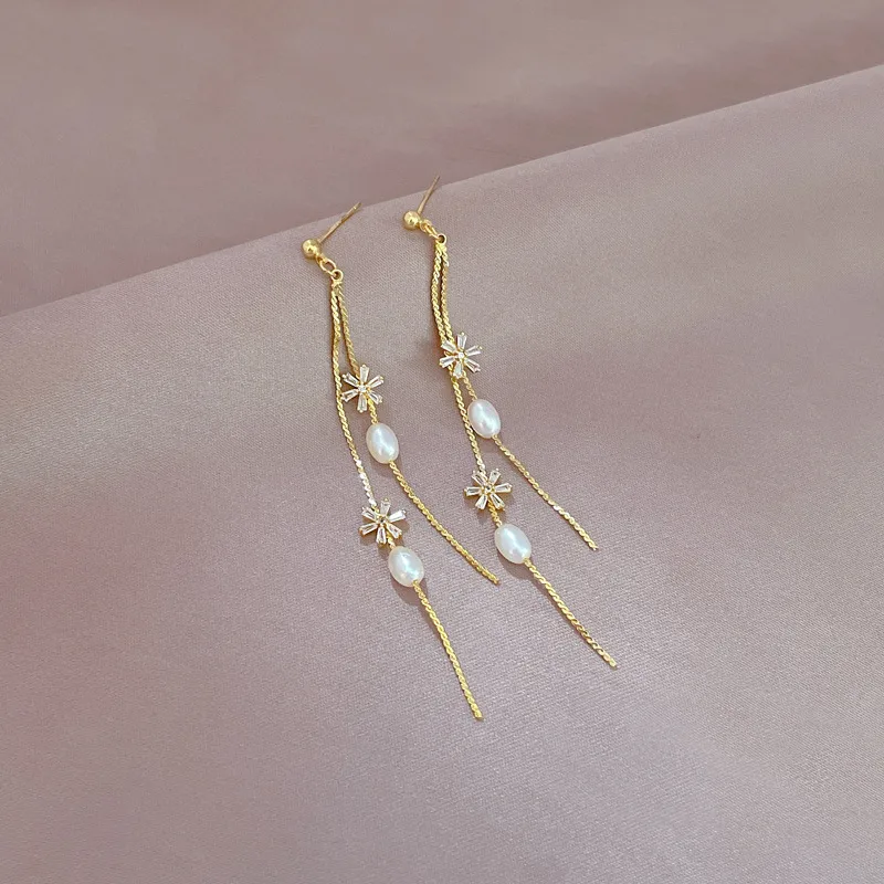 Boucles d’oreilles dorées fleurs et perles