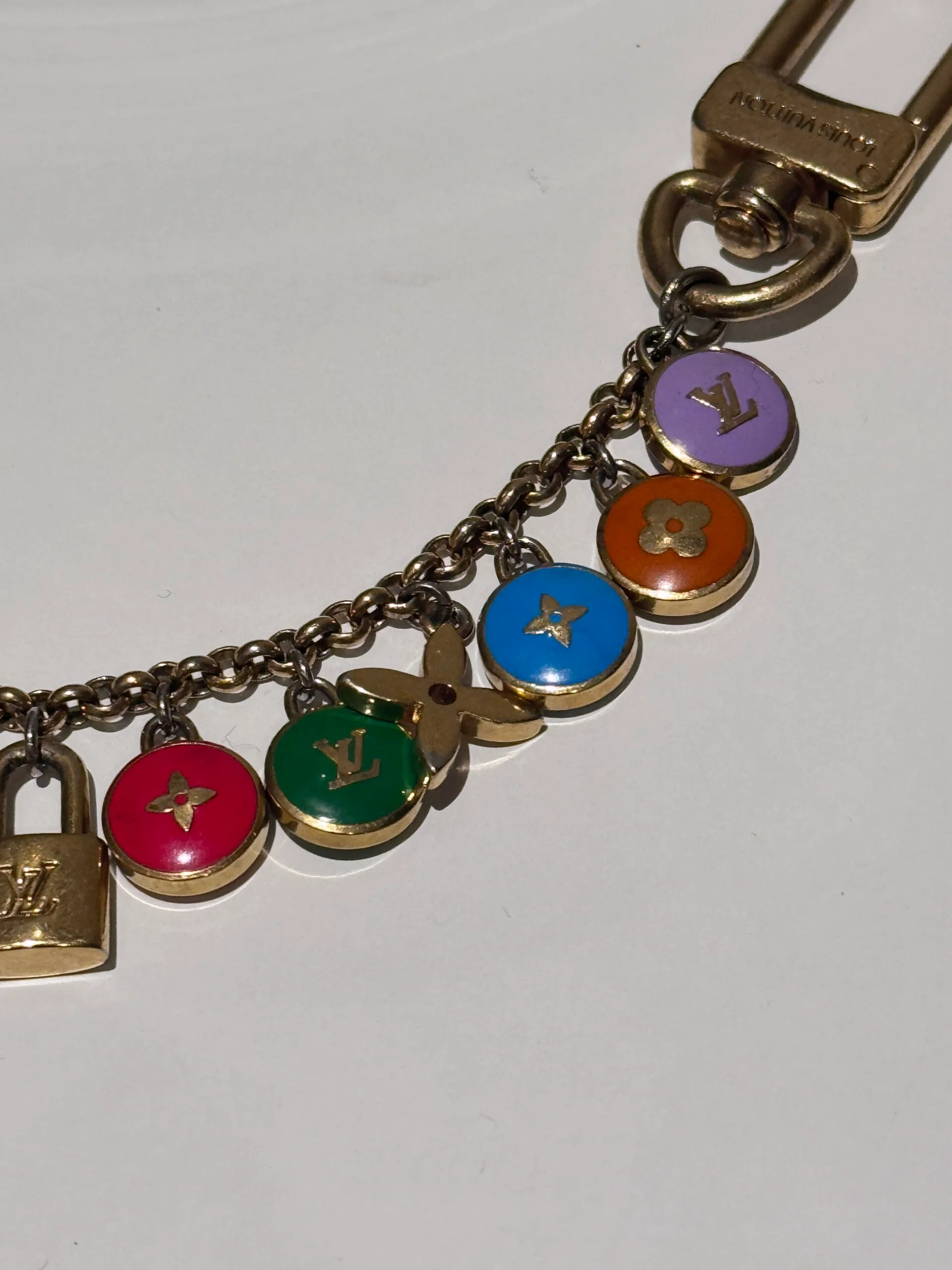 Louis Vuitton Porte Clés Chaîne Pastilles