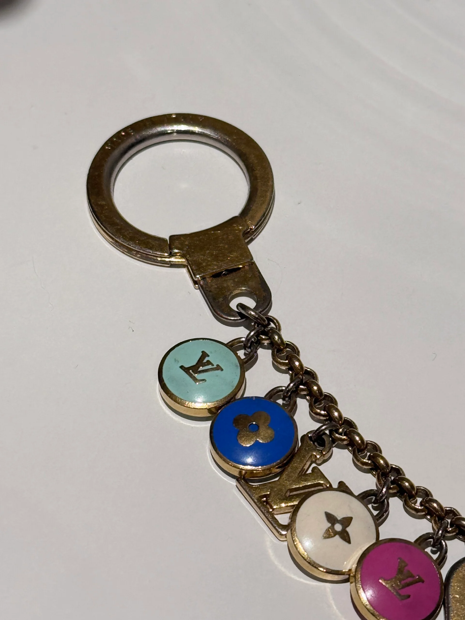 Louis Vuitton Porte Clés Chaîne Pastilles