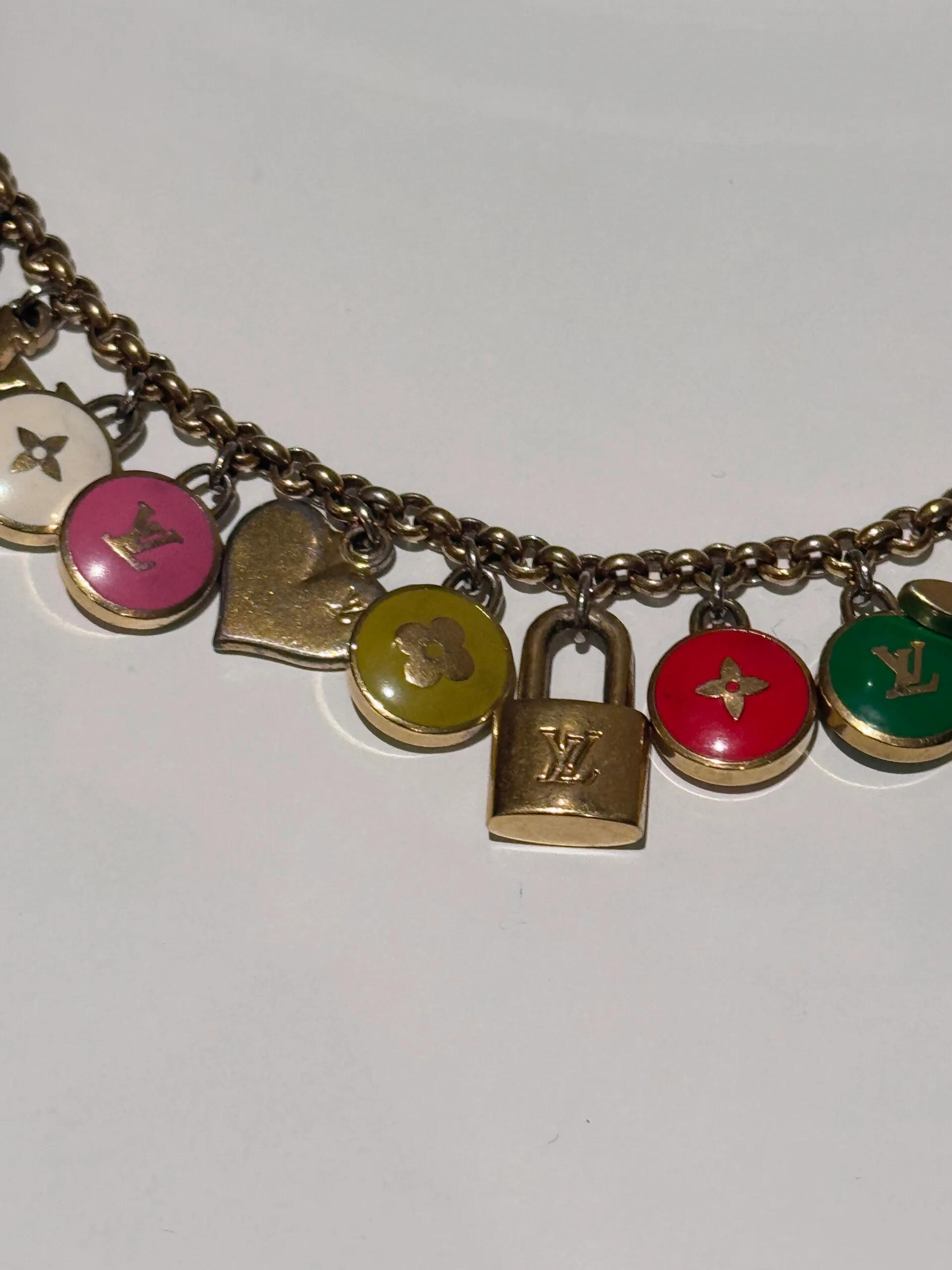 Louis Vuitton Porte Clés Chaîne Pastilles