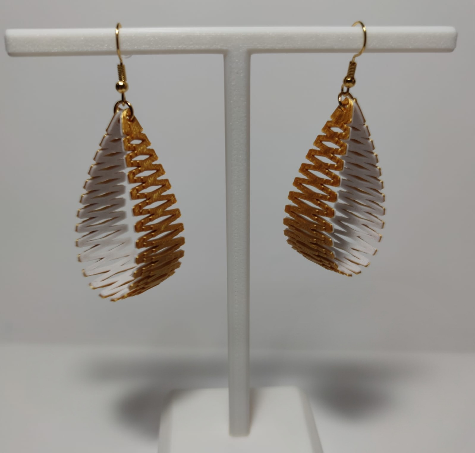 Pendientes con diseño trenzado