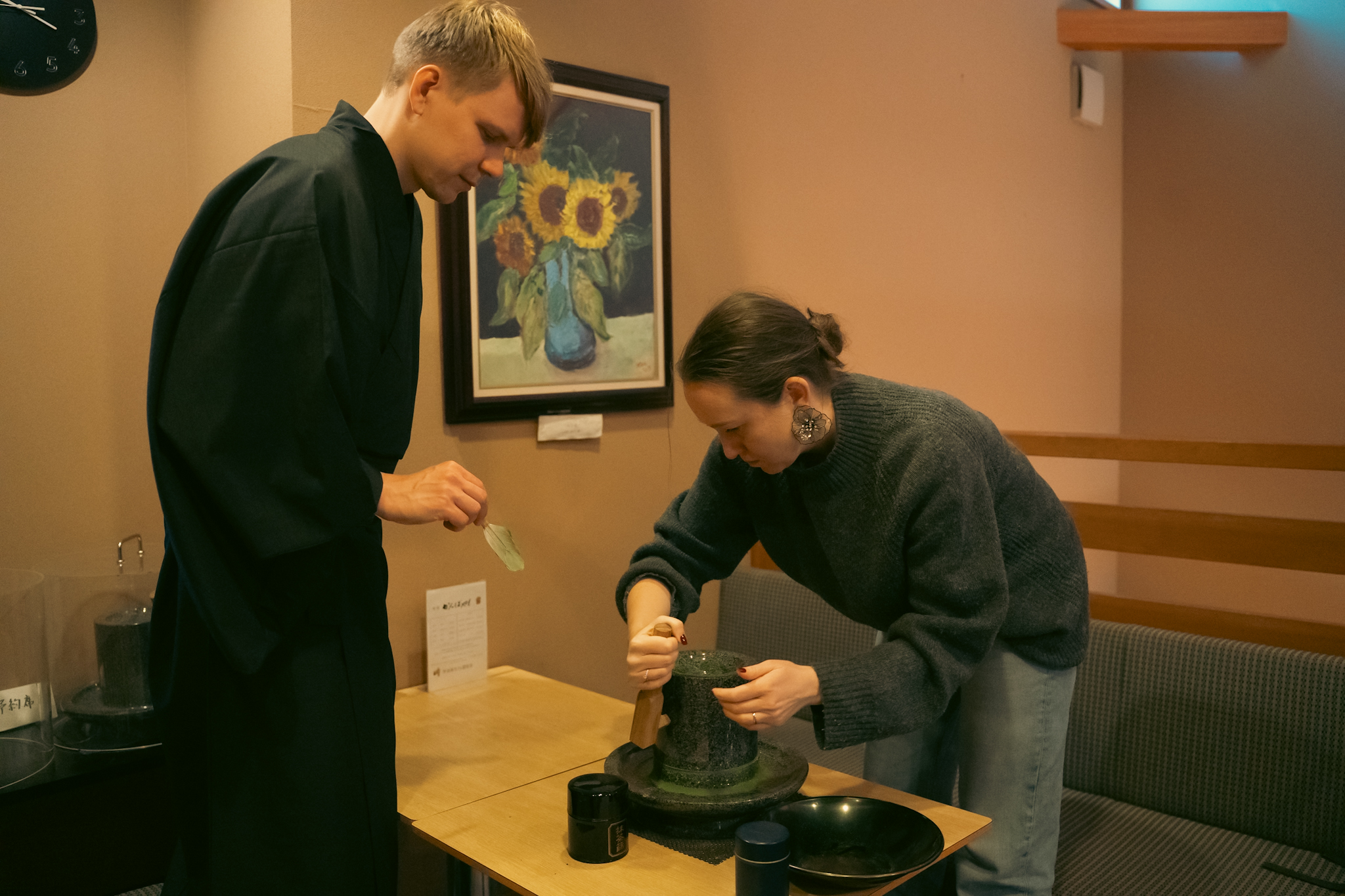 Grind your tea and have a freshest matcha with sweets