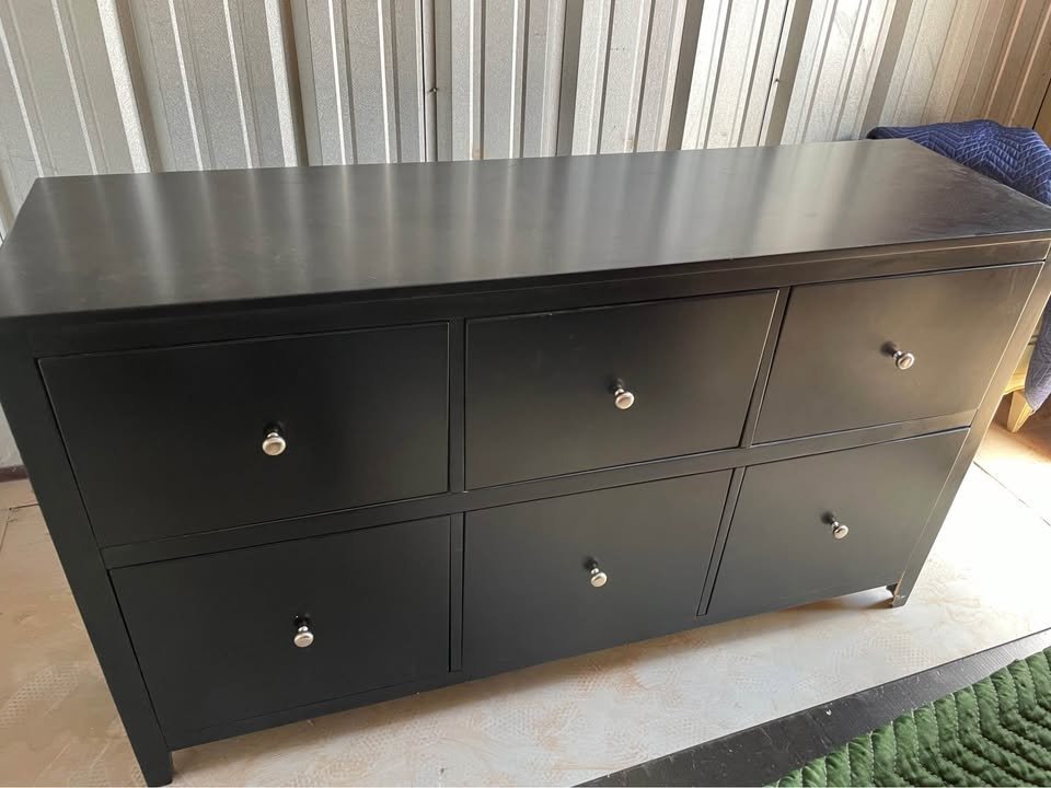 Modern Black 6-Drawer Dresser