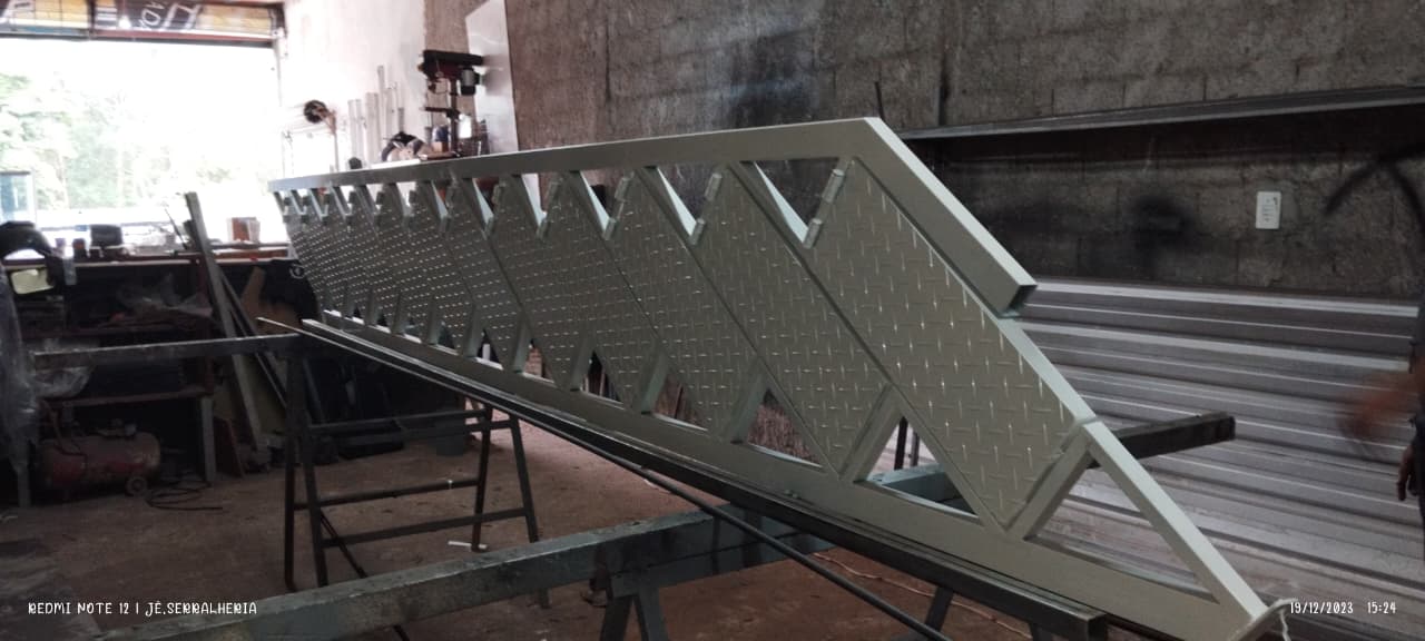 Escada Retrátil Dobrável Parede Laje Ou Mezanino A Combinar