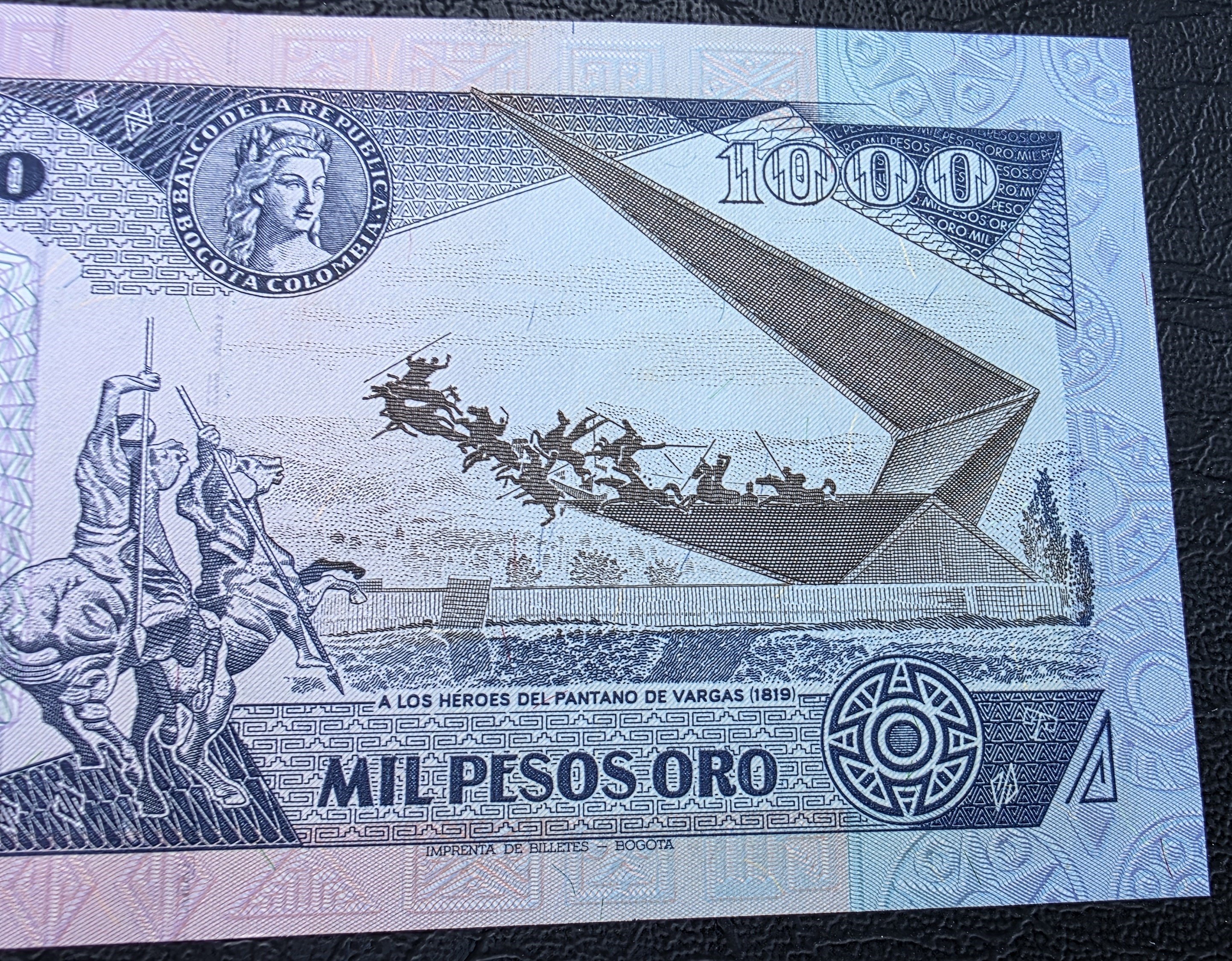 Colombia – 1,000 Pesos Oro 1990 (P-432) - UNC