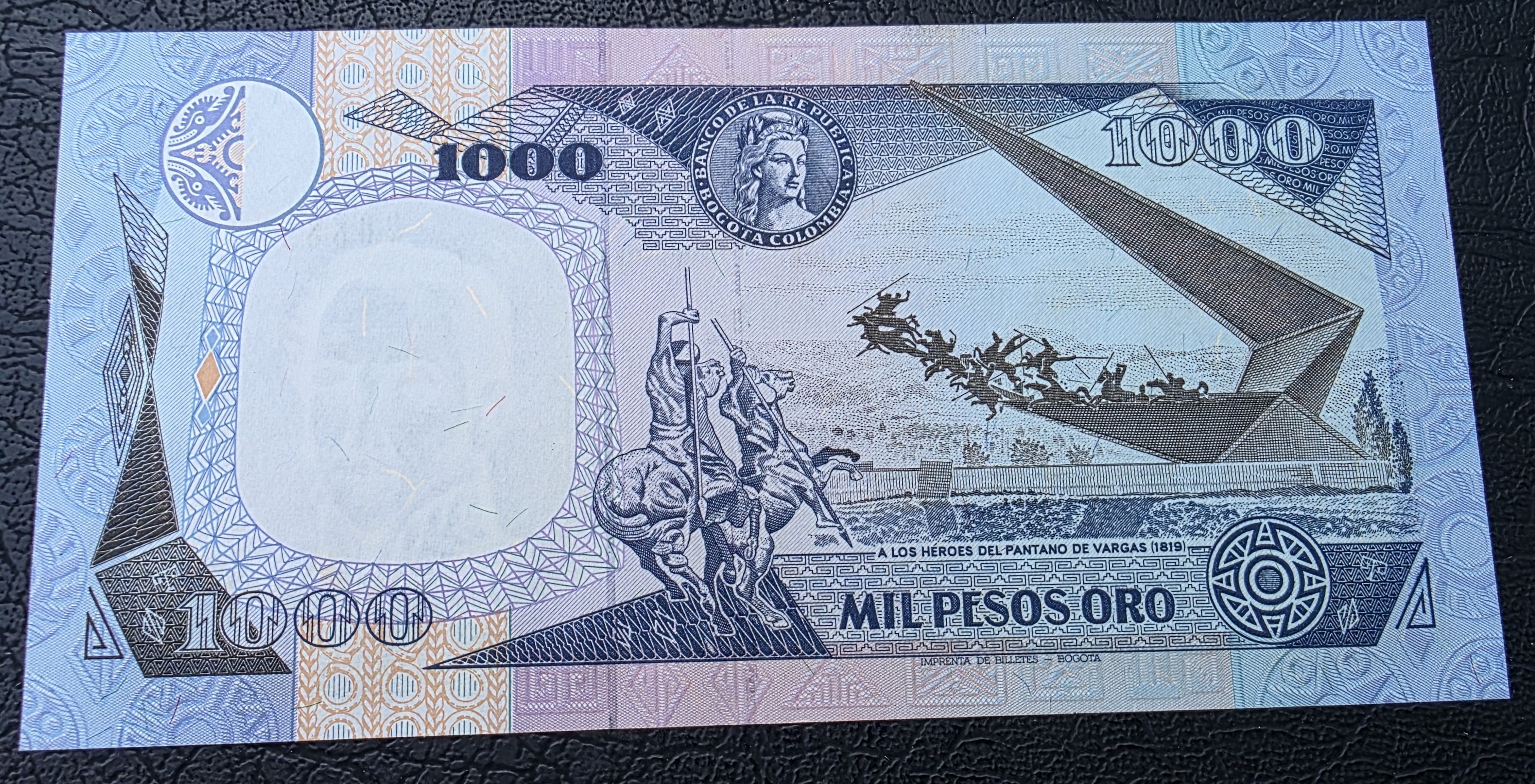 Colombia – 1,000 Pesos Oro 1990 (P-432) - UNC