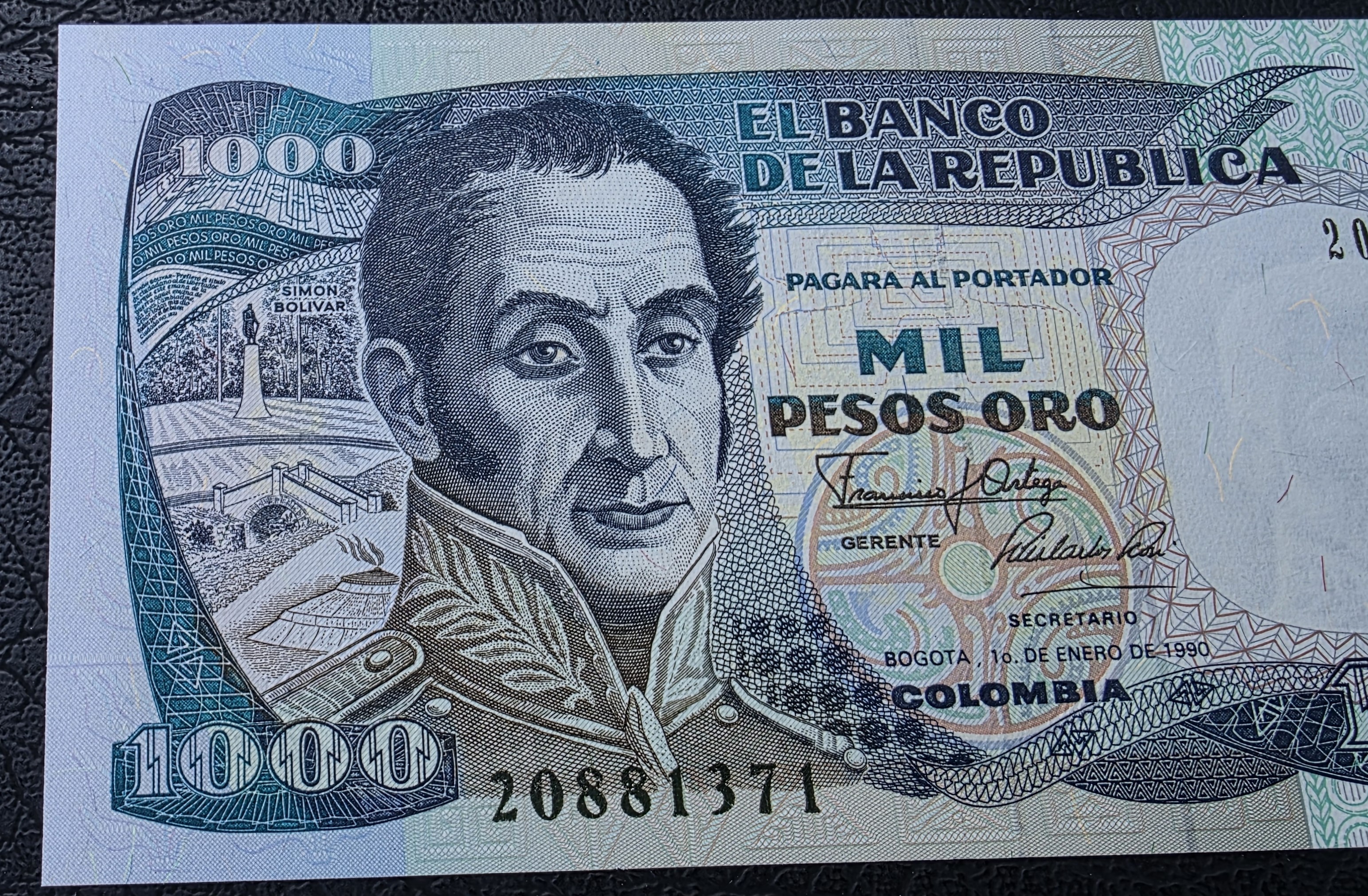 Colombia – 1,000 Pesos Oro 1990 (P-432) - UNC