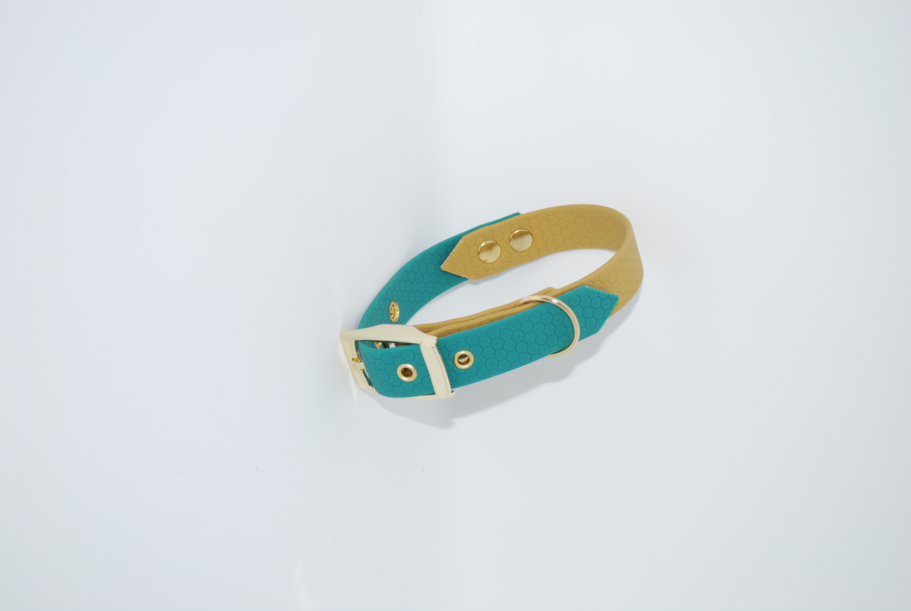 ,,Gold hunter green'' hexa antkaklis 