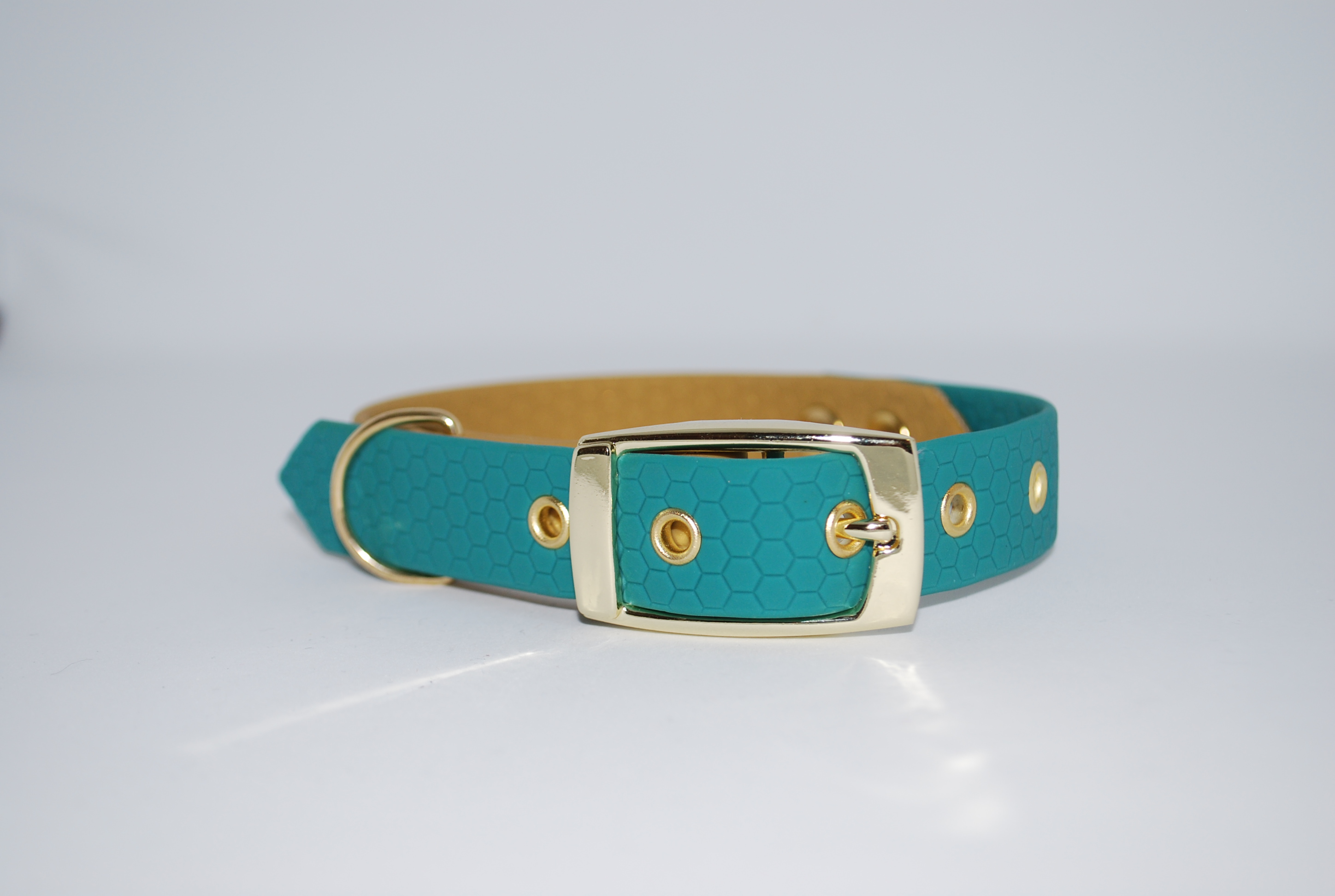 ,,Gold hunter green'' hexa antkaklis 