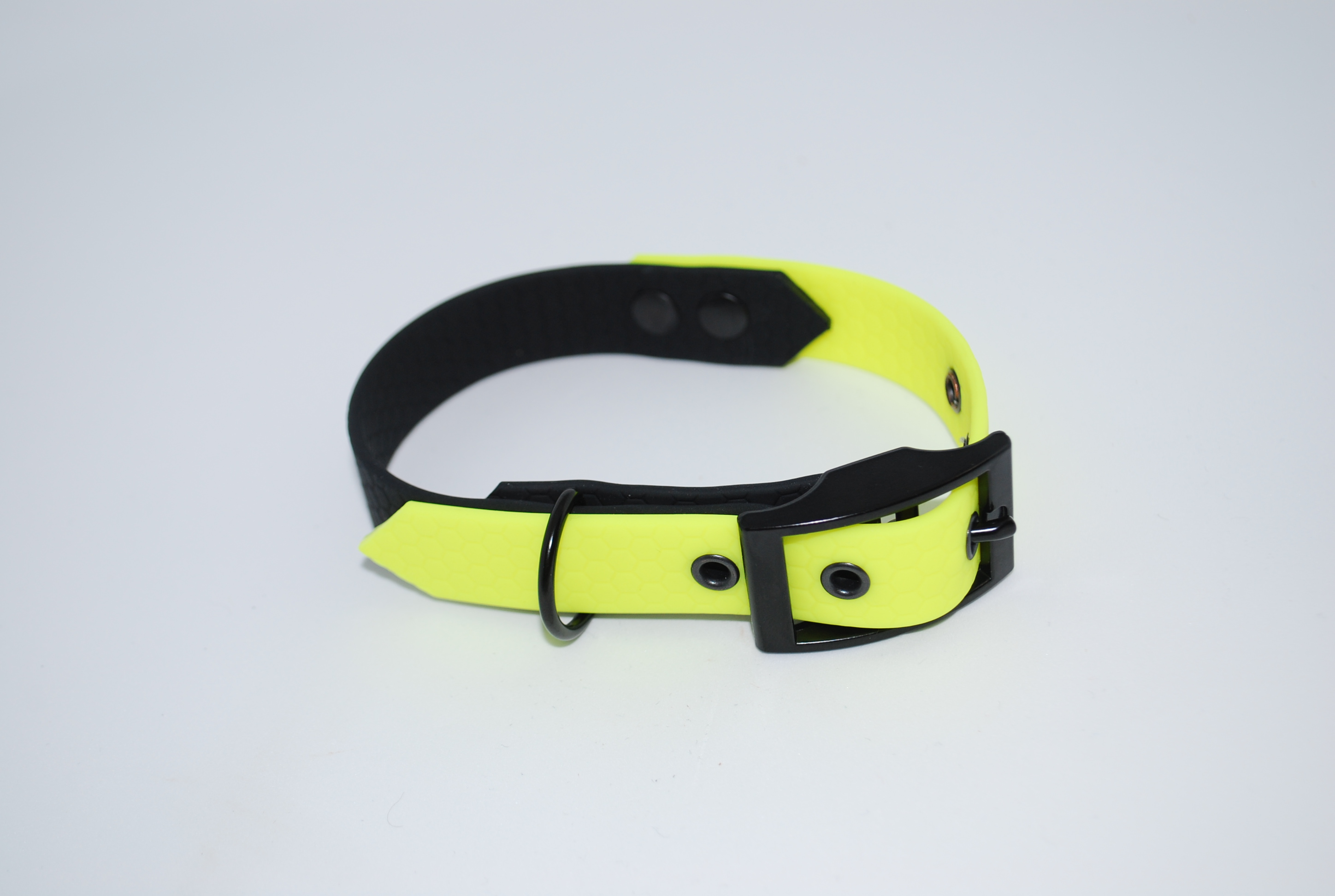 ,,Neon yellow black'' hexa antkaklis