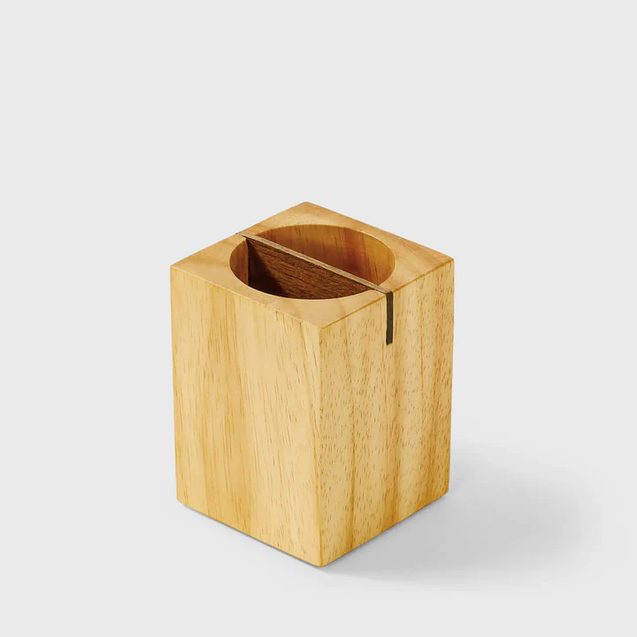 Pot à crayons en bois