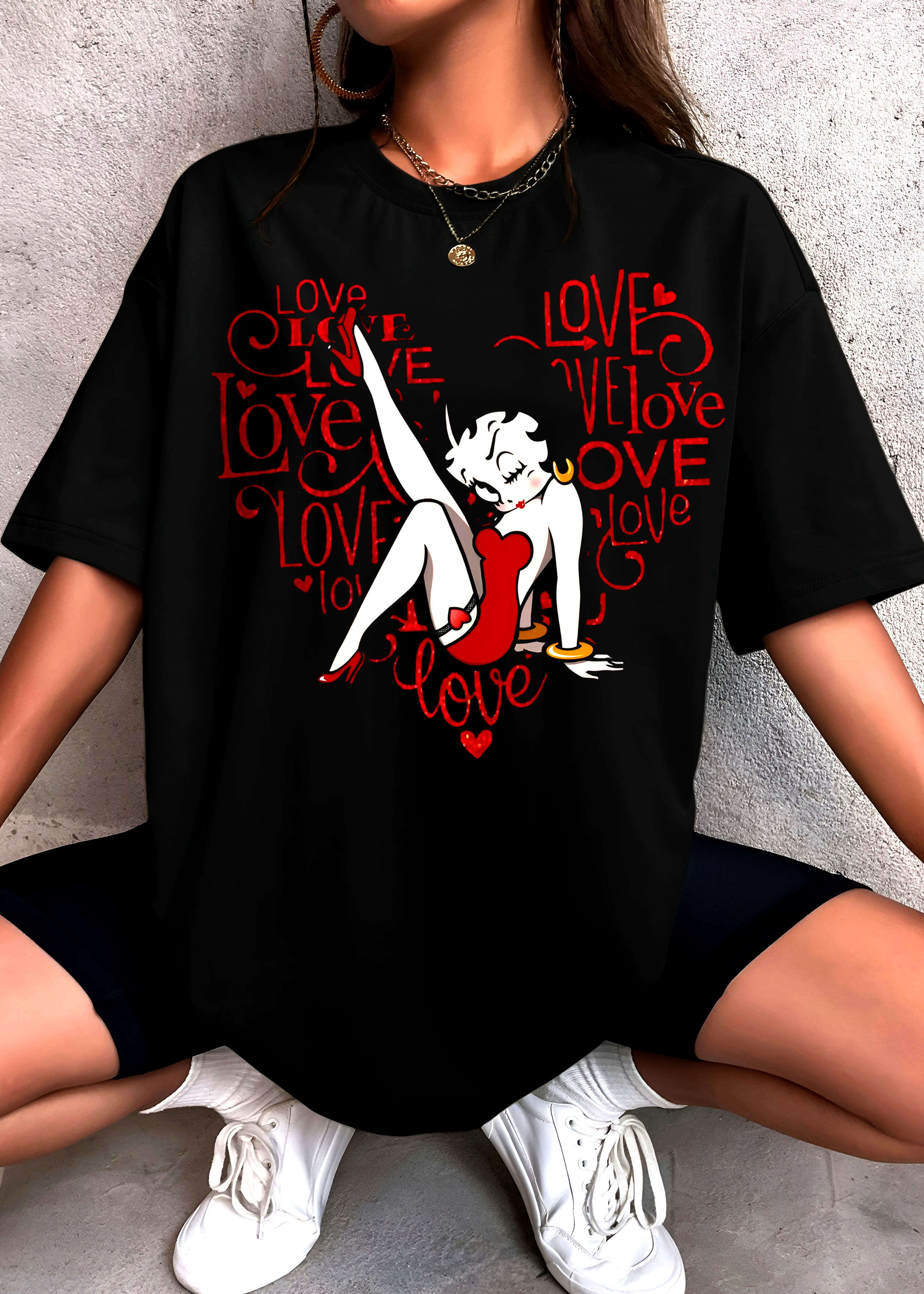 Black T-shirt with Cartoon BETTY Love Design