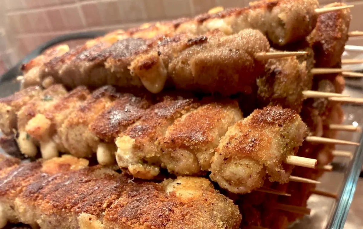 Breaded chicken skewers