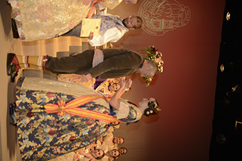 Se entregan editadas y  en impresion en papel tamaño 15x21