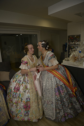 Se entregan editadas y  en impresion en papel tamaño 15x21