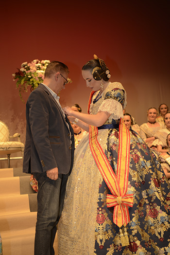 Se entregan editadas y  en impresion en papel tamaño 15x21