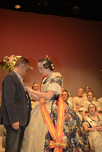 Se entregan editadas y  en impresion en papel tamaño 15x21