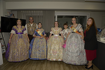 Se entregan editadas y  en impresion en papel tamaño 15x21