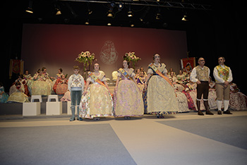 Se entregan editadas y  en impresion en papel tamaño 15x21