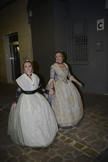 Se entregan editadas y  en impresion en papel tamaño 15x21