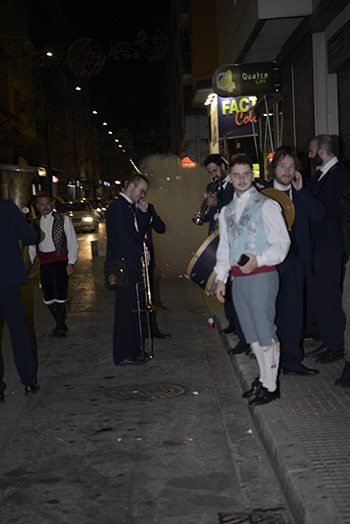 Se entregan editadas y  en impresion en papel tamaño 15x21