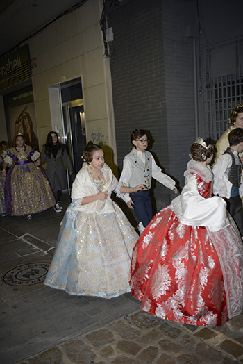 Se entregan editadas y  en impresion en papel tamaño 15x21