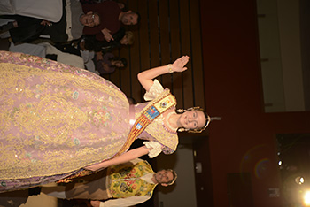 Se entregan editadas y  en impresion en papel tamaño 15x21