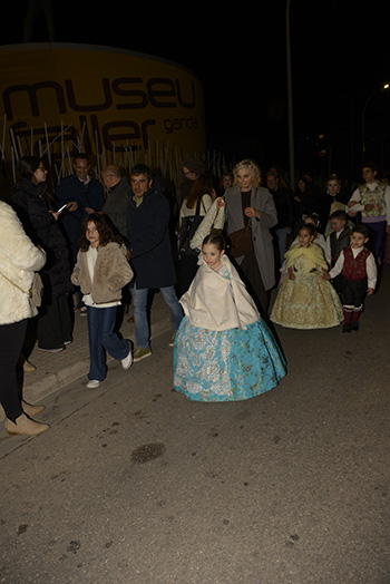 Se entregan editadas y  en impresion en papel tamaño 15x21