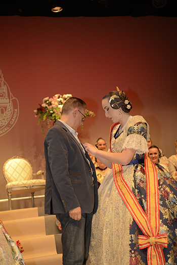 Se entregan editadas y  en impresion en papel tamaño 15x21