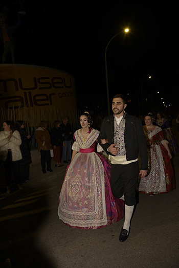 Se entregan editadas y  en impresion en papel tamaño 15x21