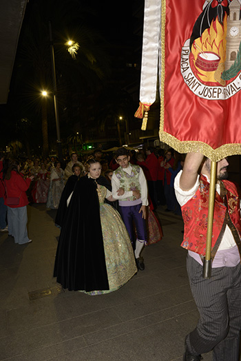 Se entregan editadas y  en impresion en papel tamaño 15x21
