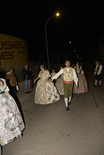 Se entregan editadas y  en impresion en papel tamaño 15x21