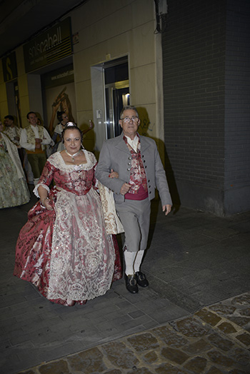 Se entregan editadas y  en impresion en papel tamaño 15x21