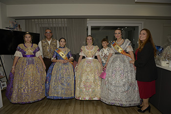 Se entregan editadas y  en impresion en papel tamaño 15x21